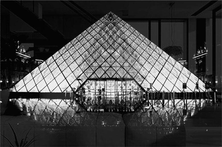 Louvre Frontview - Walljar